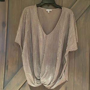 V neck shimmer top